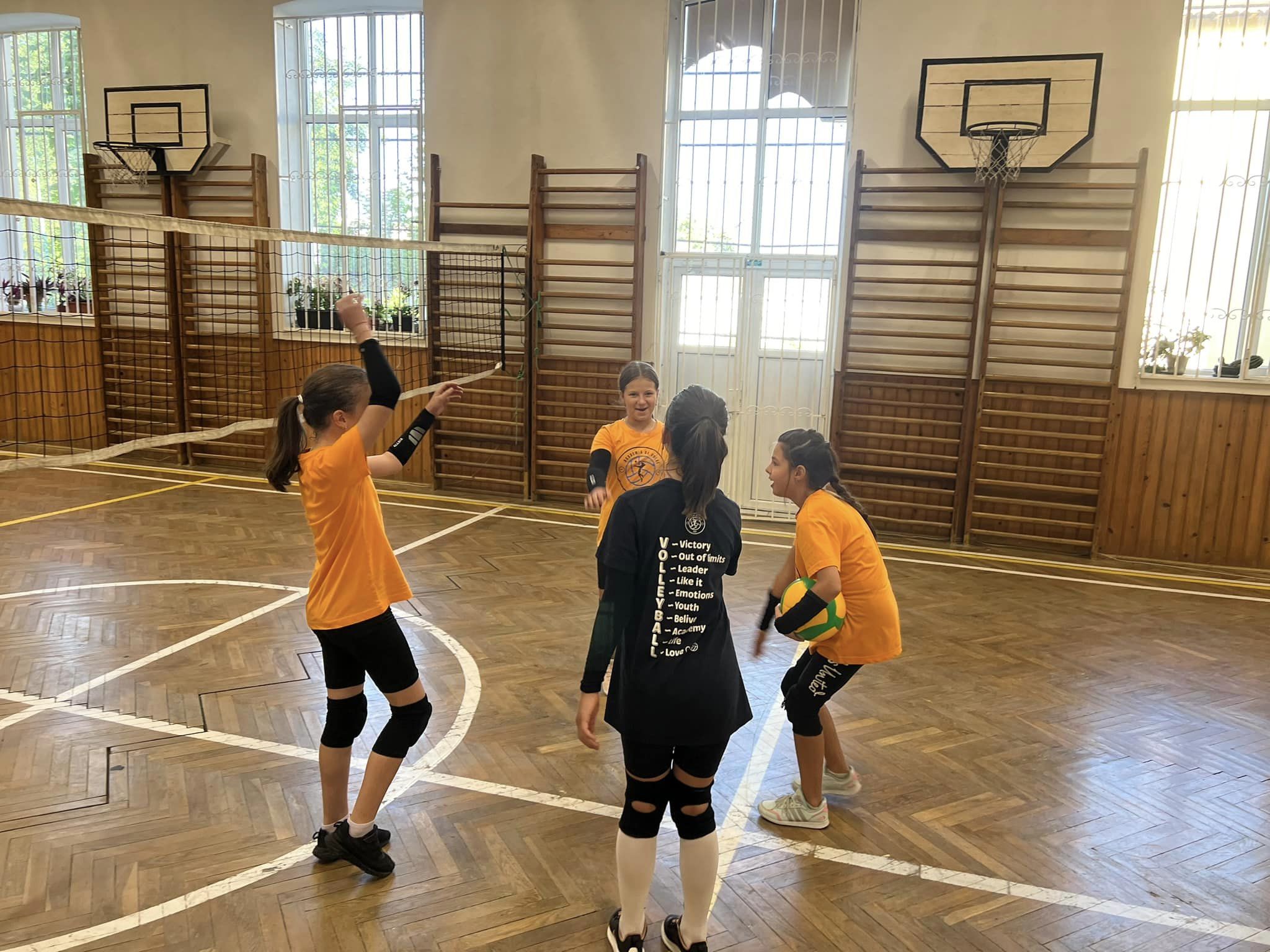 Pregatim generatia urmatoare de minivoleibaliste